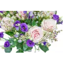 Kytice z růží a eustomy